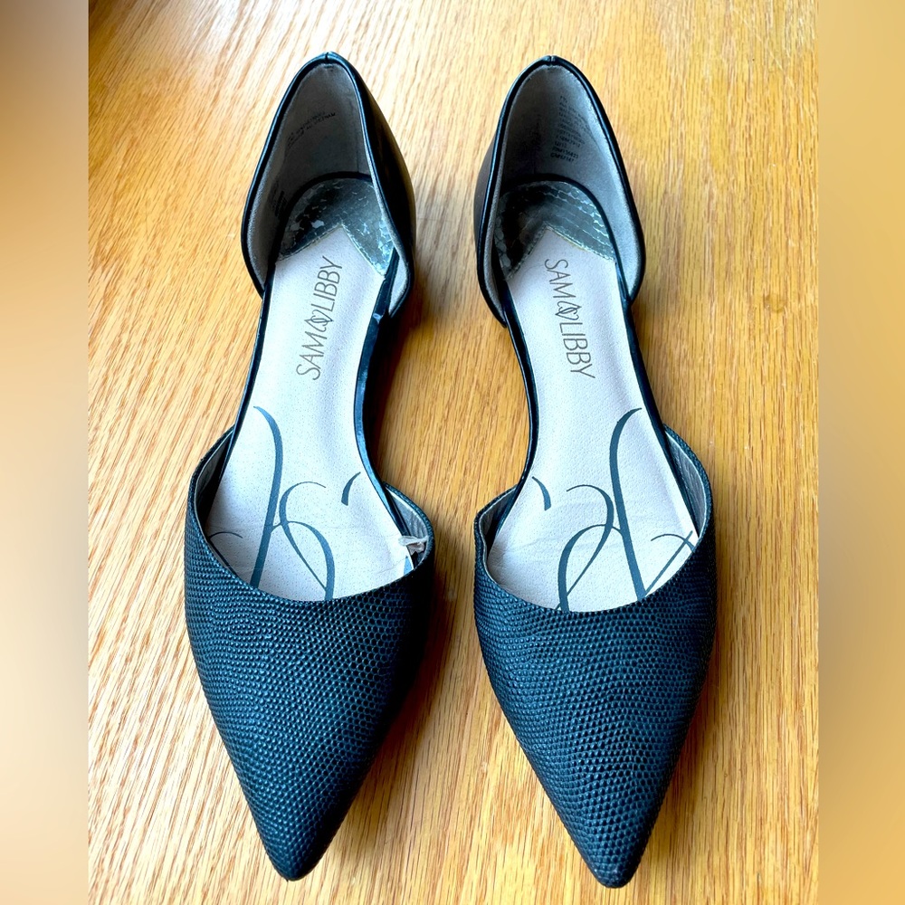 Black pointy toe flats